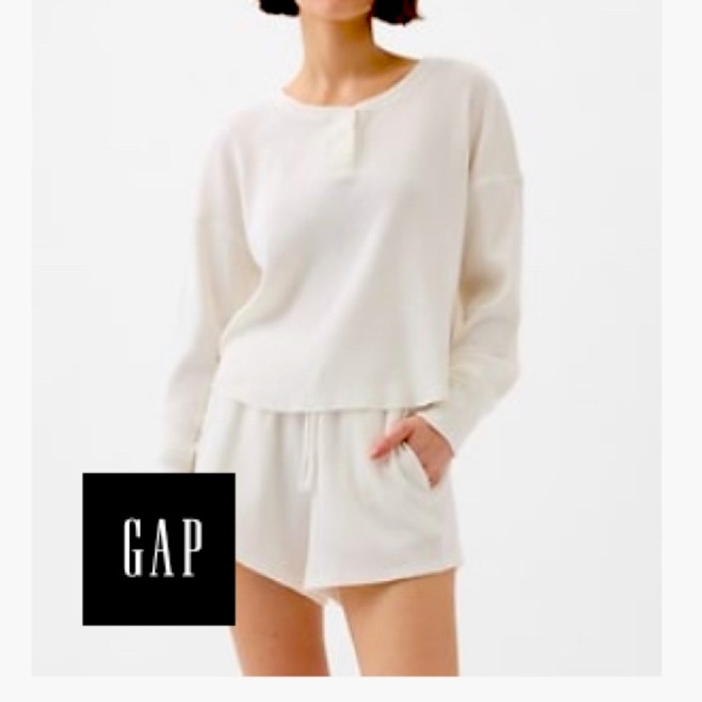 Gap Waffle PJ set- waffle Henley shirt and waffle shorts NWT size medium